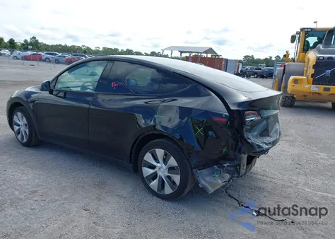 2021 Tesla Model Y Long Range Dual Motor All-Wheel Drive z USA, uszkodzony, nr VIN 5YJYGAEE8MF207493